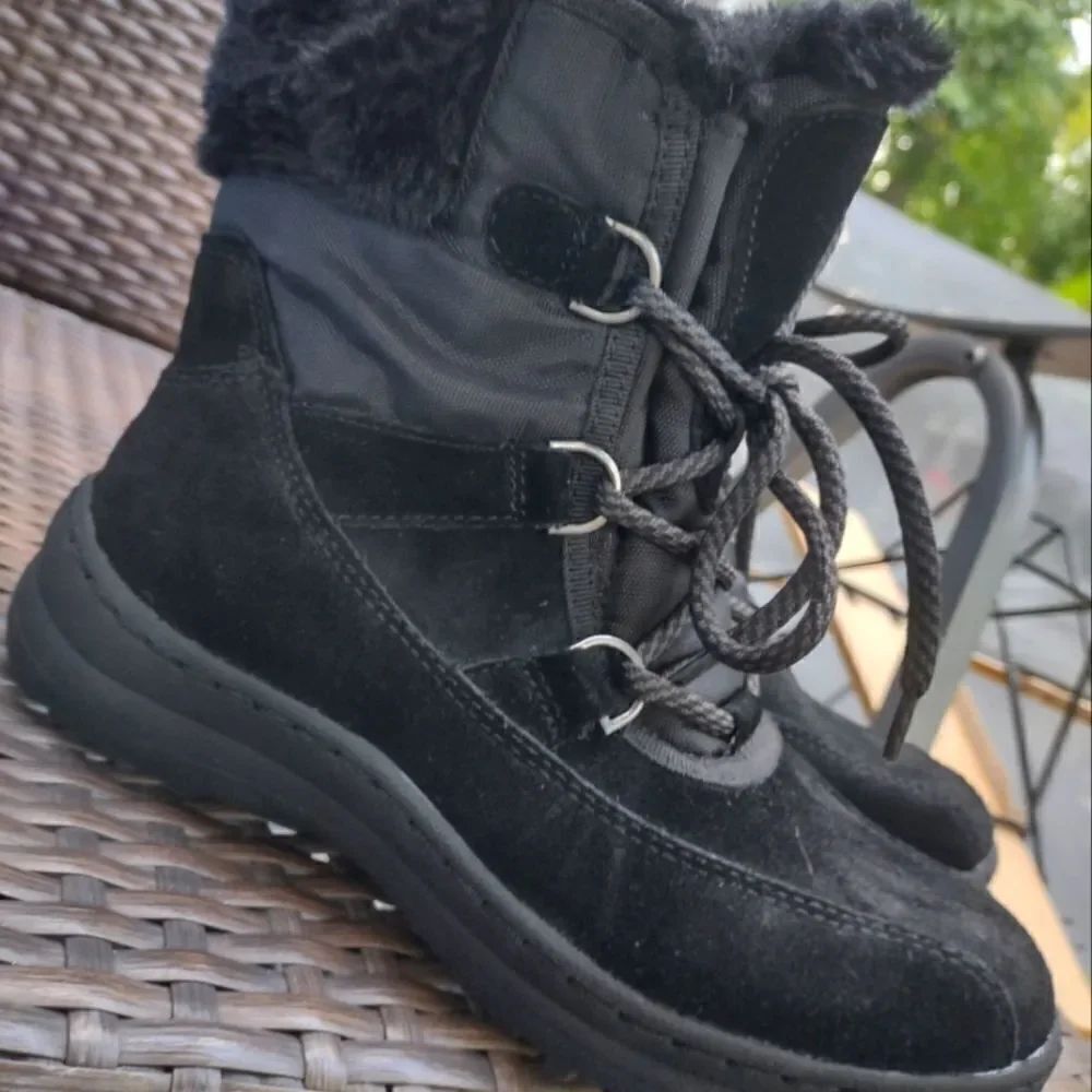👍 Bare Traps Black Suede Lace up Boots Size 5.5. A3